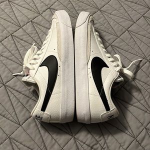 Nike Blazer 6Y tennis shoe
